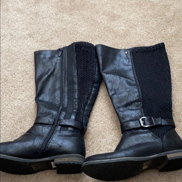wide width black boots